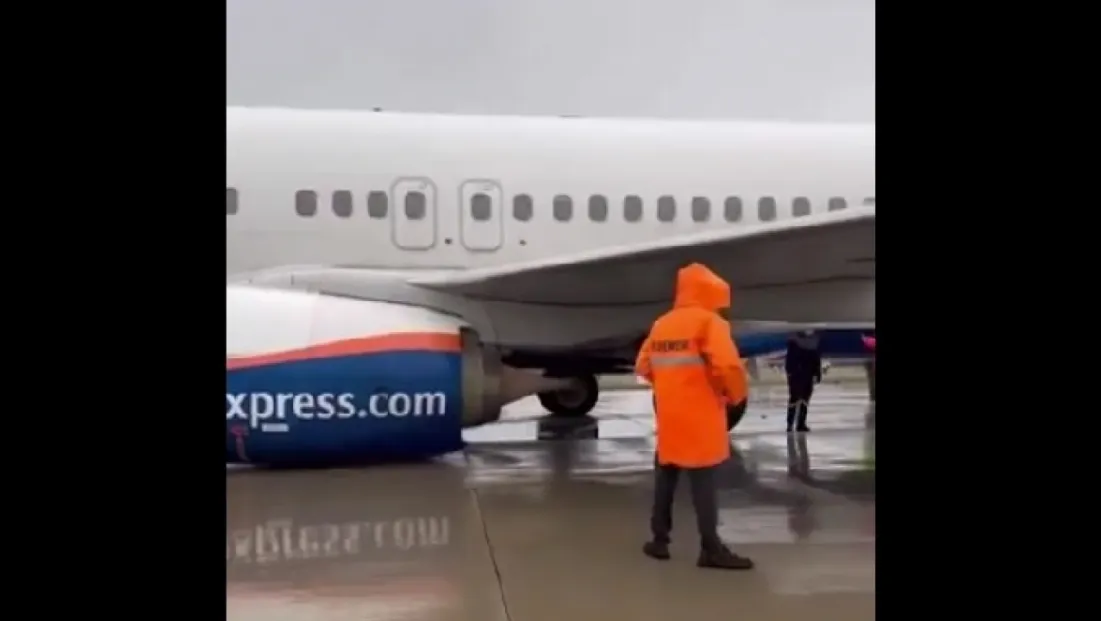 Antalya Havalimanı'nda büyük panik! Uçağın iniş takımları kırıldı!