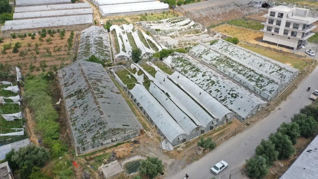 Antalya'yı hortum vurdu