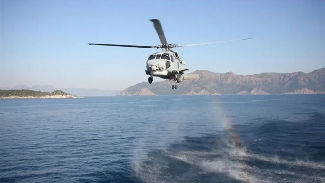 Askeri helikopter denize acil iniş yaptı