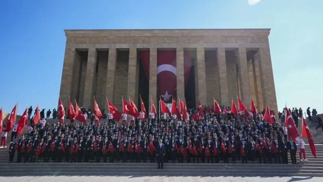 106'ncı yıl: 81 ilden gelen gençler Anıtkabir'de