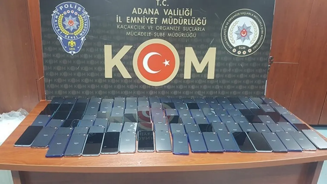 Adana'da, 450 bin liralık kaçak cep telefonu ele geçirildi