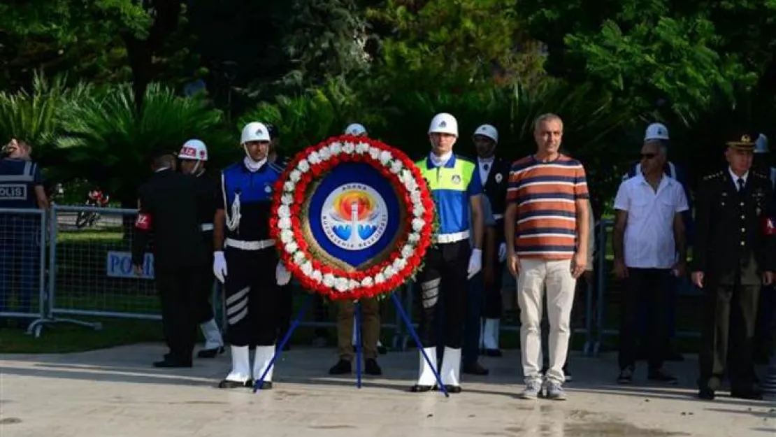 Adana'da Çelenk Krizi