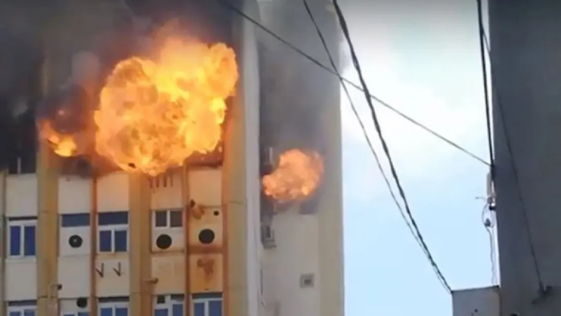 Adana'da iş merkezinde yangın ve patlama