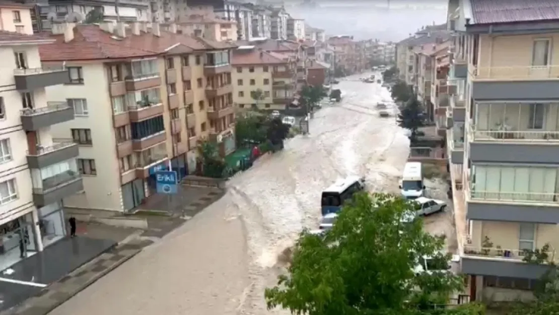 Ankara'da yollar göle döndü