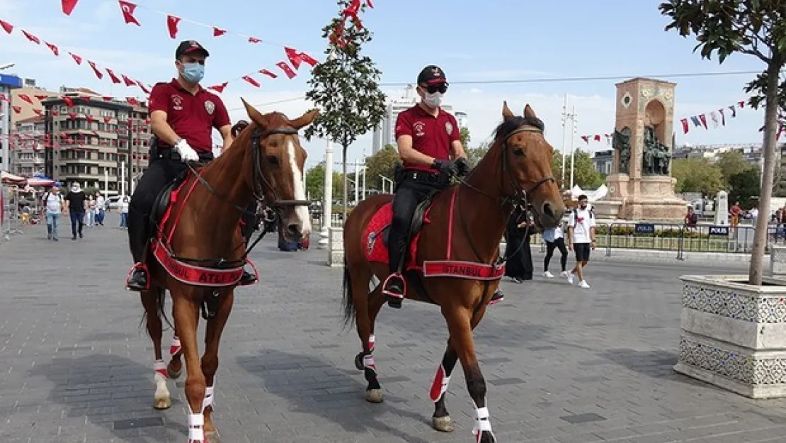 Atlı polislerden koronavirüs denetimi