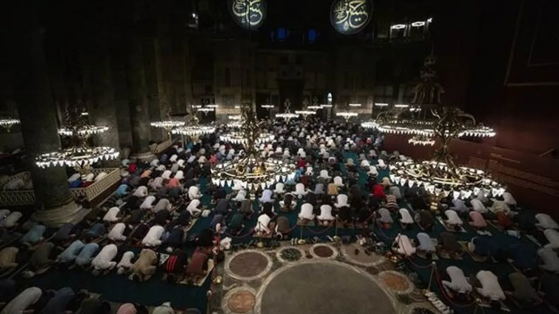 Ayasofya-i Kebir Cami-i Şerifi'nde ilk sabah namazı kılındı