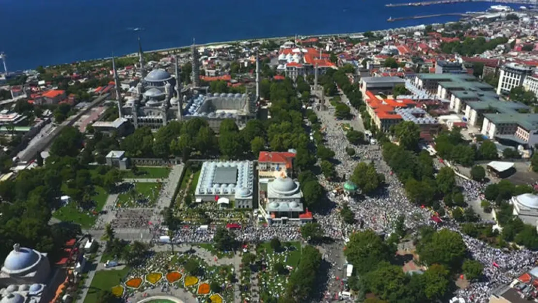 Ayasofya ve civarı doldu! Girişler Kapatıldı