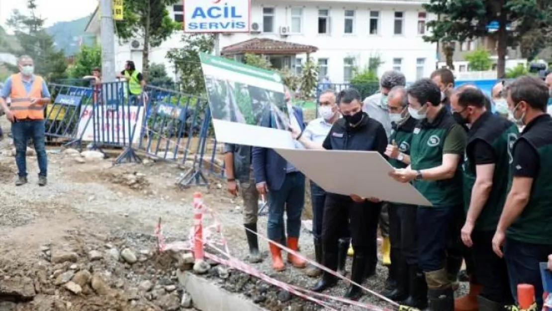 Bakan Pakdemirli, Rize'de afet bölgesinde incelemelerde bulundu