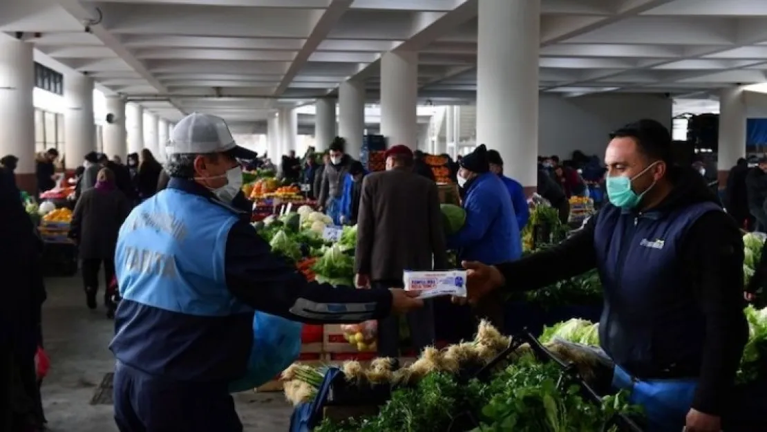 Başkentte esnaf ve vatandaşa hijyen desteğine devam