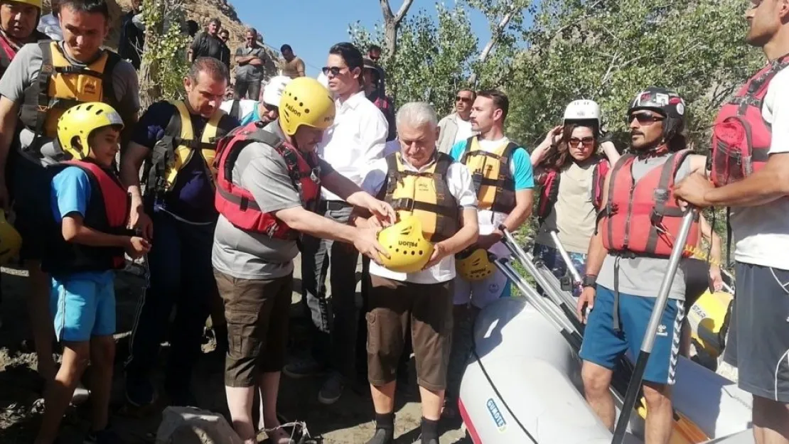 Binali Yıldırım Rafting Yaptı