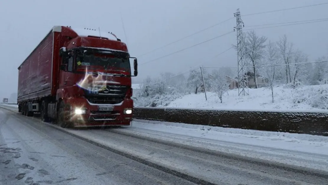 Bolu Dağı'nda Kar Yağışı Devam Ediyor