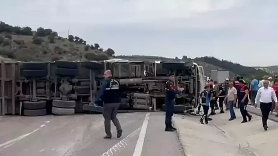 Çanakkale'de feci kaza: 8 kişi hayatını kaybetti