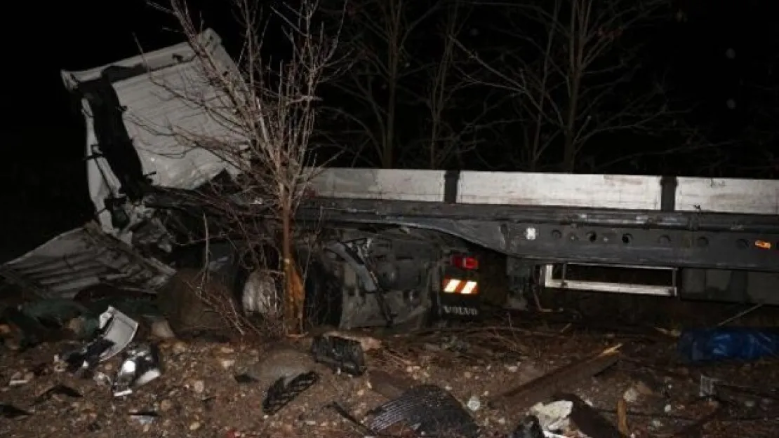 Çankırı'da iki TIR çarpıştı: 2 ölü, 2 yaralı