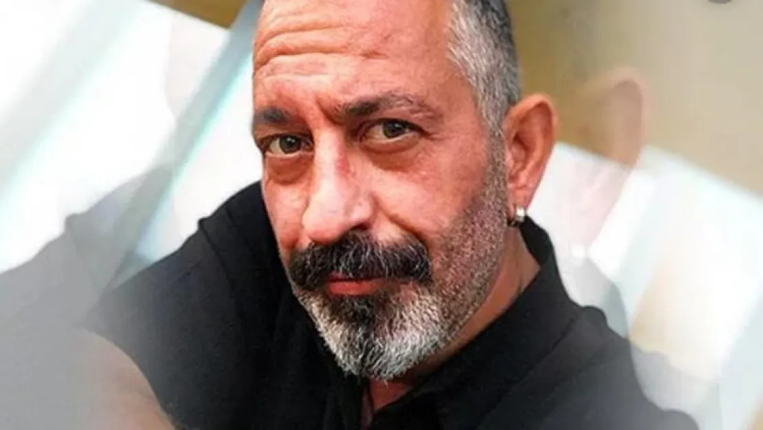 Cem Yılmaz'dan Mehmetçik Vakfı'na Bağış