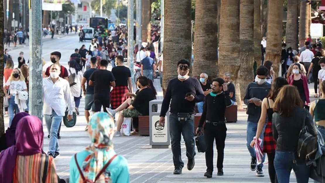 Denizli'de sokakta sigara içilmesi yasaklandı