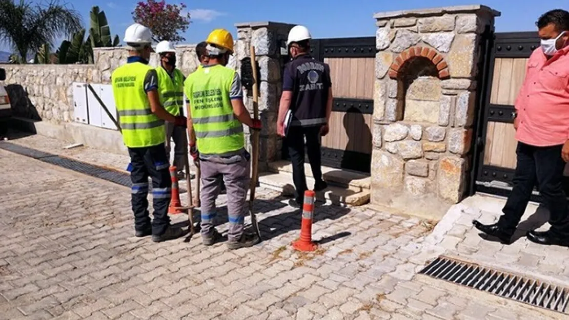 Ekipler Yılmaz Özdil'in villasında