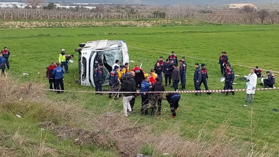 Halterci öğrencileri taşıyan servis devrildi: 2 ölü