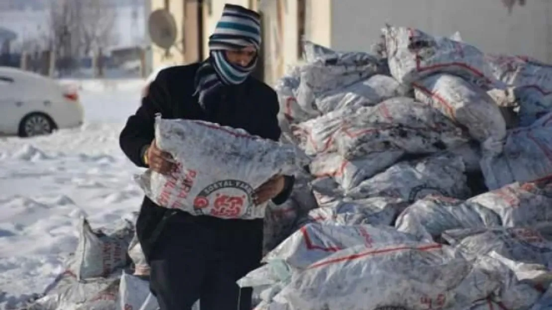 İhtiyaç sahibi ailelere kömür yardımı bu yıl da devam edecek