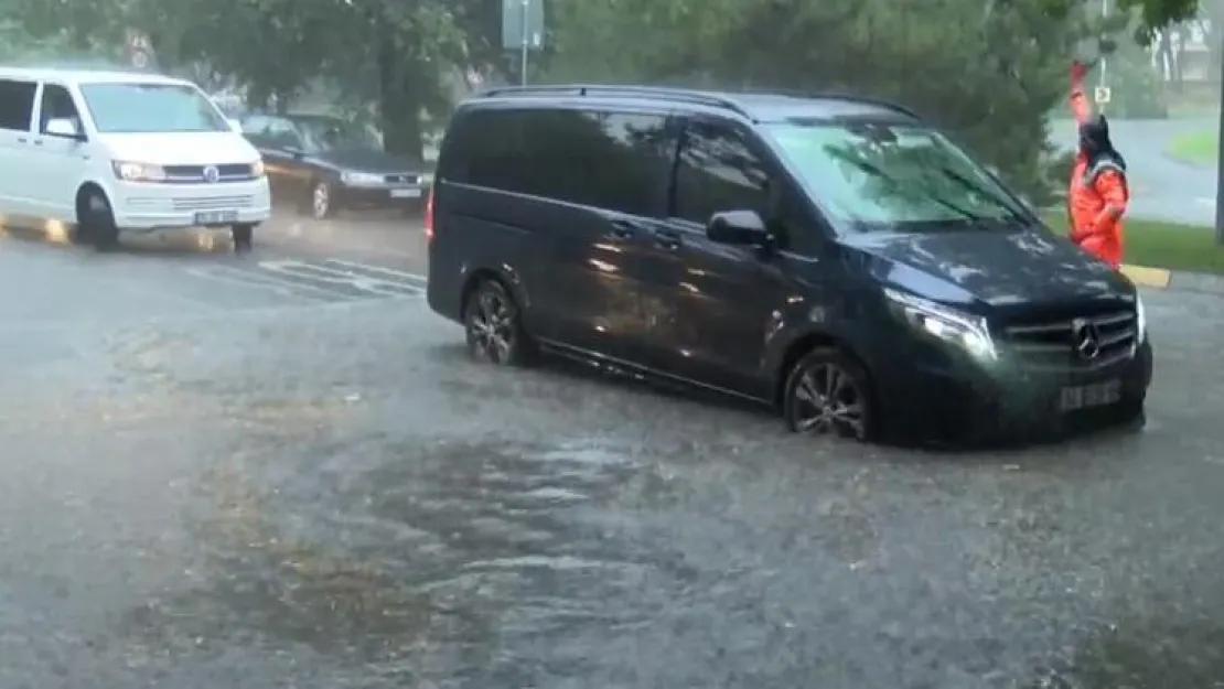 İstanbul'da Beklenen Sağanak Başladı