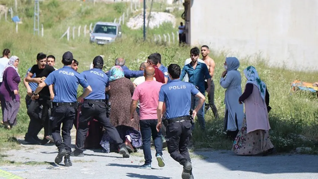 İstanbul'da dehşet! Oğlunun gözü önünde öldürdü, ortalık karıştı