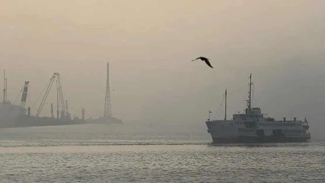 İstanbul ve Çanakkale boğazlarında trafik durduruldu