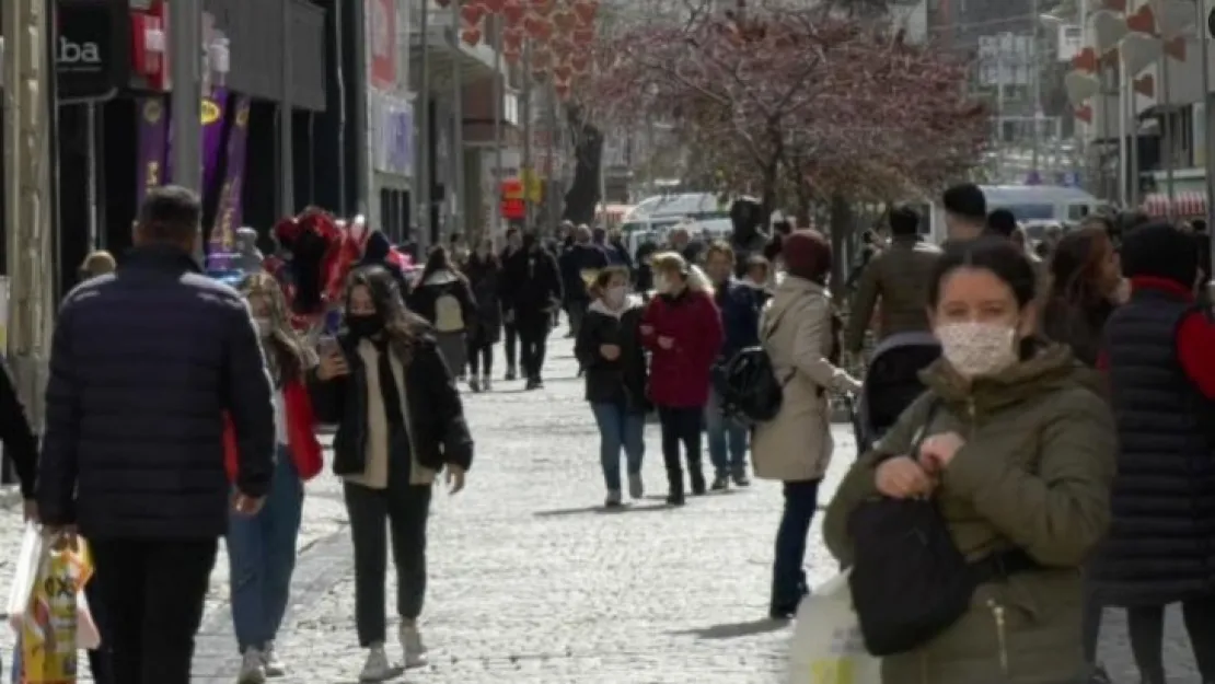 İzmir'de Kovid-19'da korkutan artış, esnafta kapanma endişesi