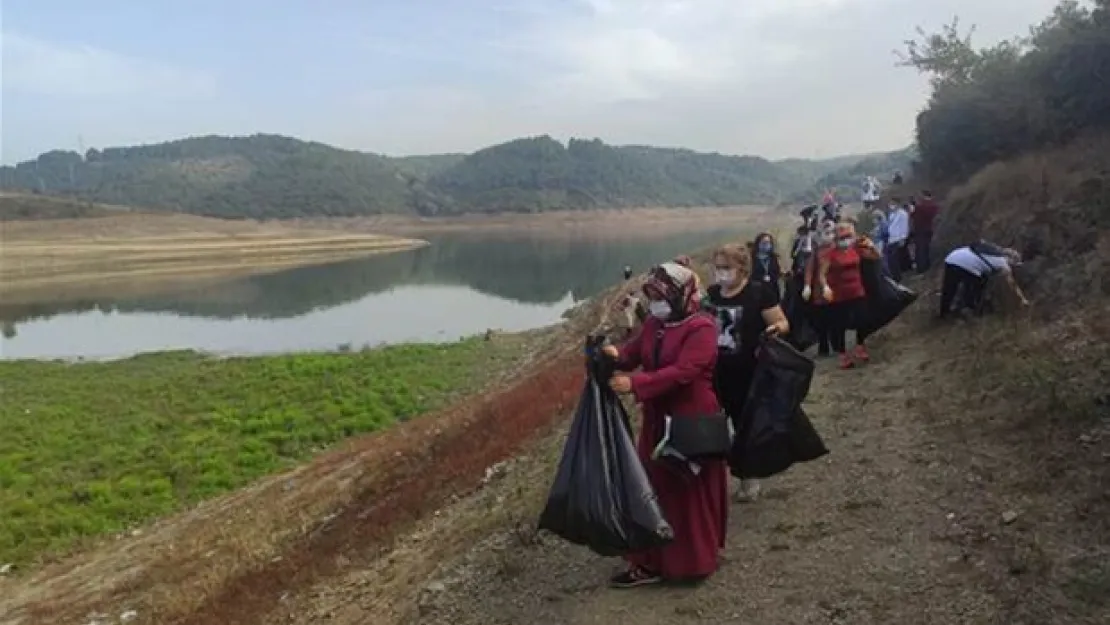 Kadınlar, Şehir Ormanı'nda 150 poşet çöp topladı