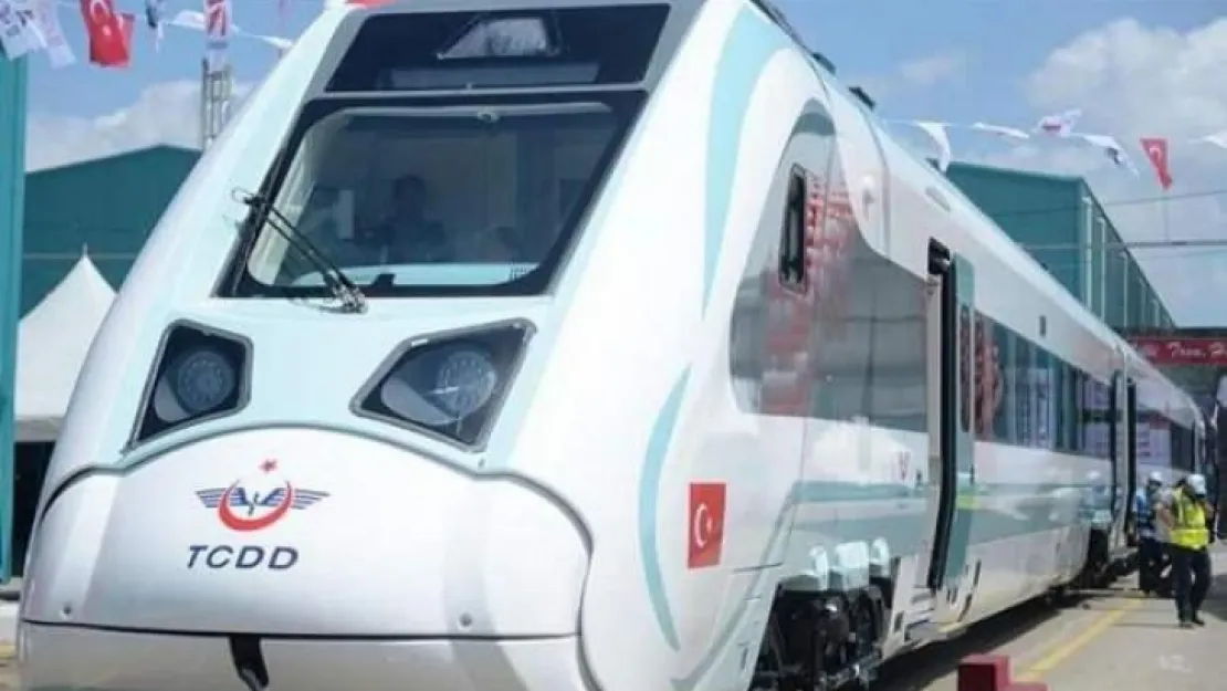 Karaismailoğlu: İlk milli ve elektrikli tren kısa süre sonra raylarda