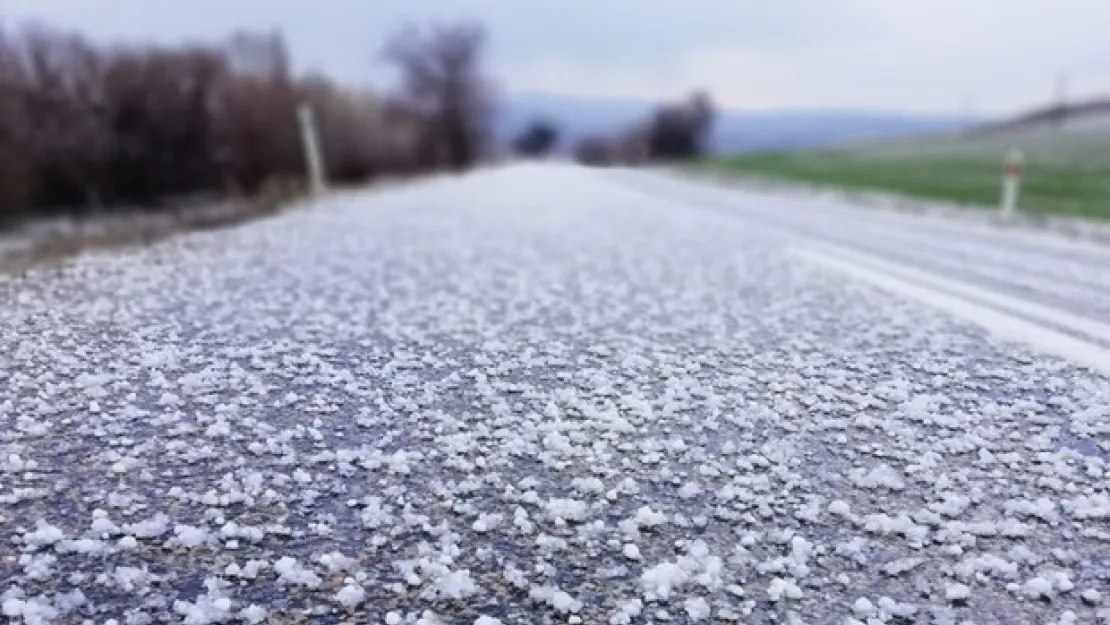 Kırşehir'de fındık büyüklüğünde dolu yağdı
