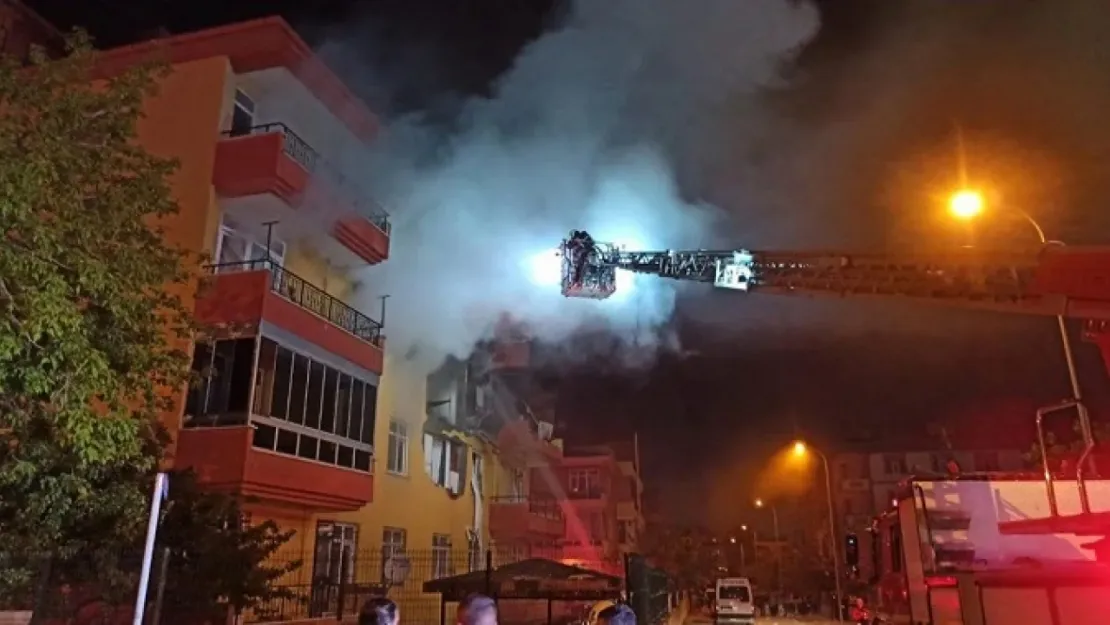 Konya'da dört katlı binada doğalgaz patlaması: 12 yaralı