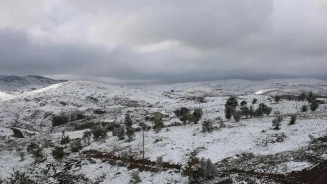 Konya'ya kar yağdı