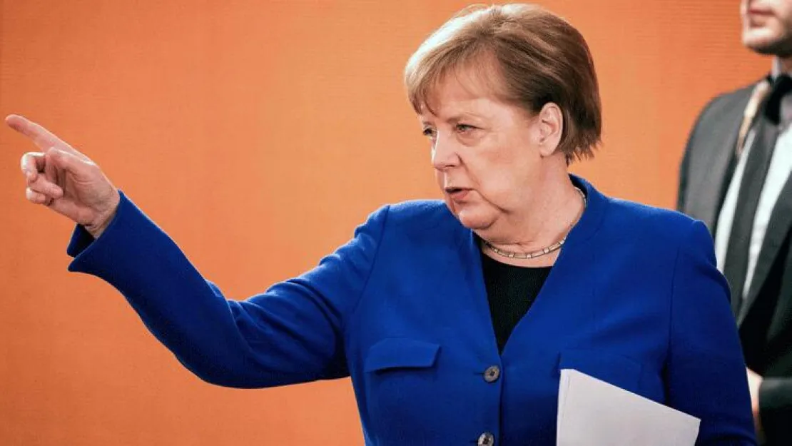 Merkel'den Rusya'ya Sert Eleştiri