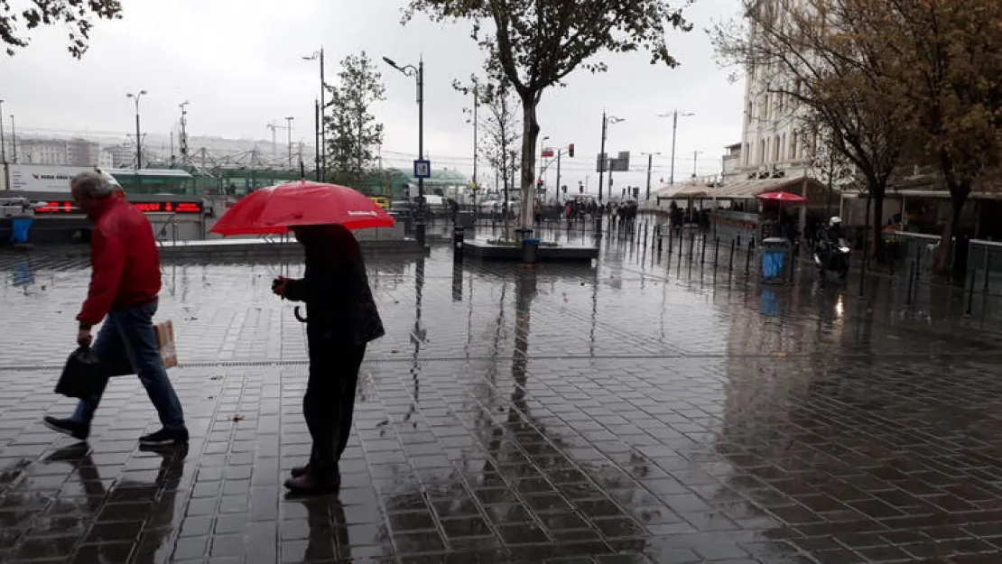 Meteoroloji İstanbul İçin Saat Verdi