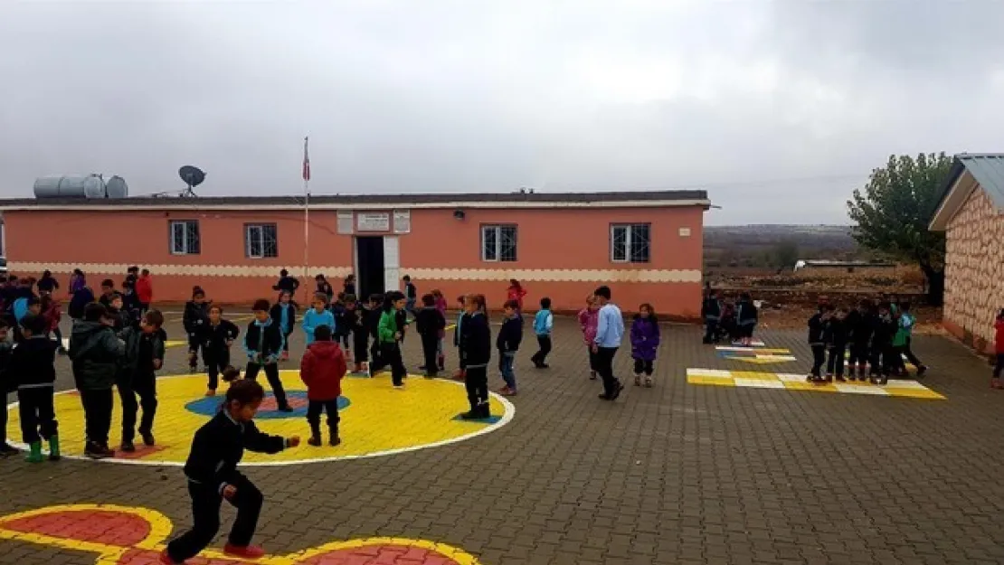 Öğretmenler köy okulunu 'kolej'e çevirdi