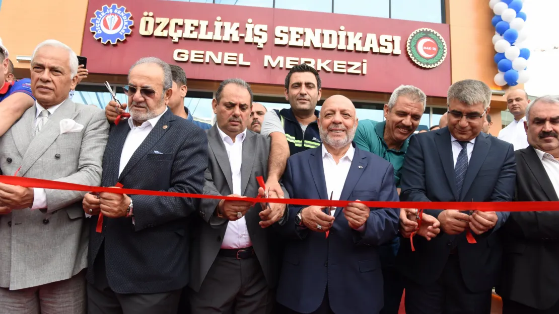 Öz Çelik  İş Yeni Hizmet Binasında