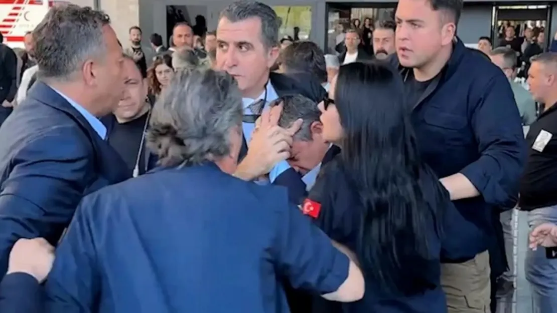 Özgür Özel, Sırrı Süreyya Önder töreni çıkışında saldırıya uğradı