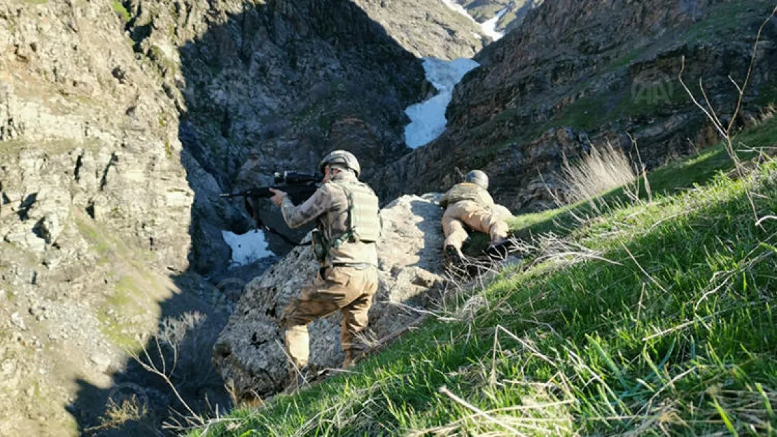 PKK'nın 11 sığınağı yerle bir edildi