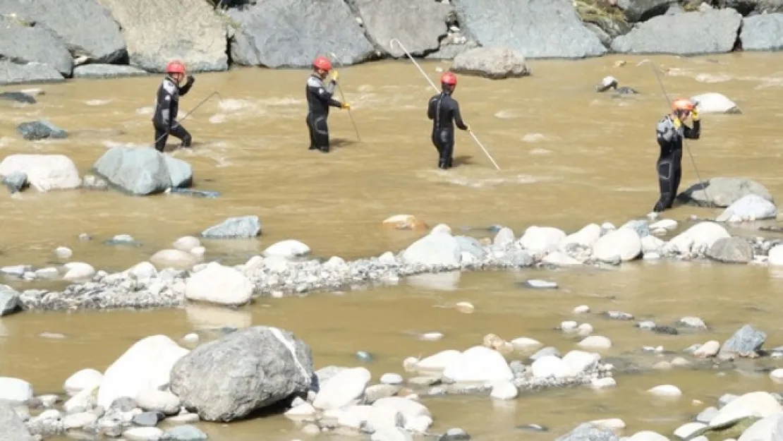 Rize'deki sel felaketinde son durum! Kayıp 2 kişi için seferberlik