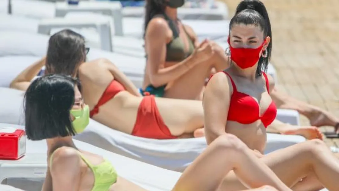 Sahillerde Trikini Modası