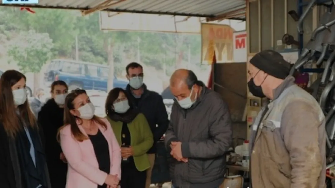 Selden zarar gören İzmirli esnafa CHP'den ziyaret