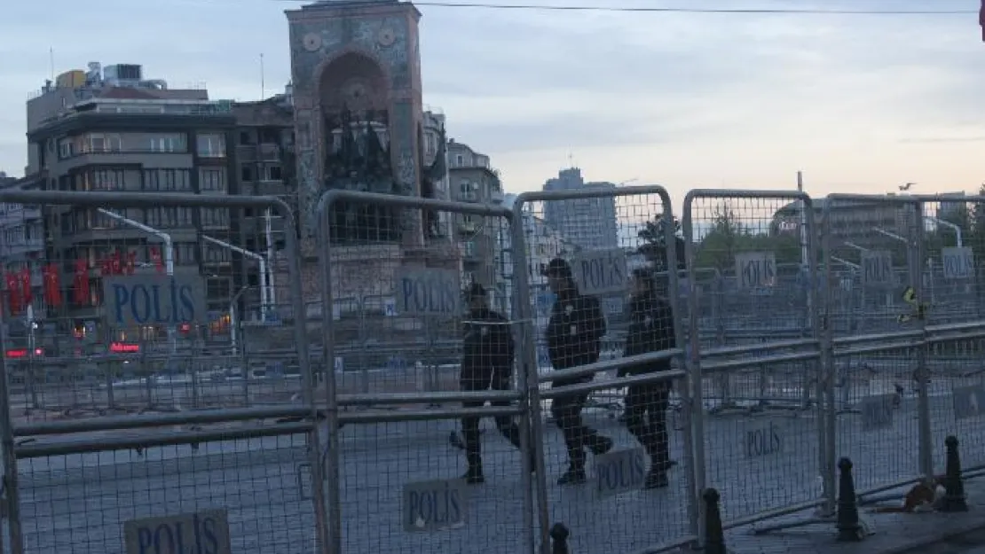 Taksim Meydanı Kapatıldı