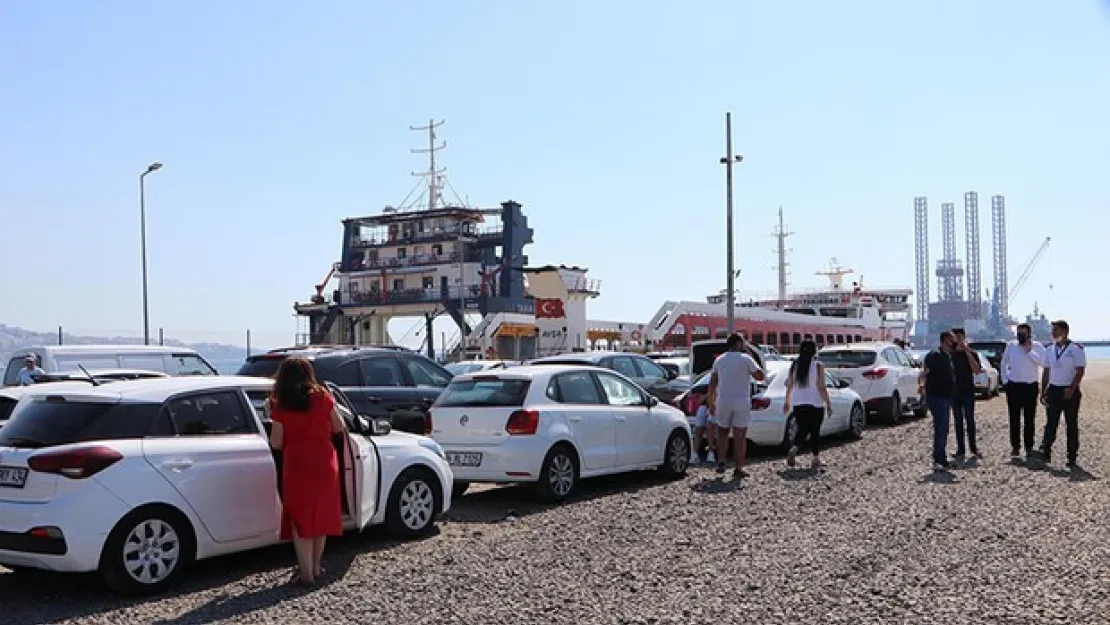 Tekirdağ'da feribot iskelesinde araç yoğunluğu