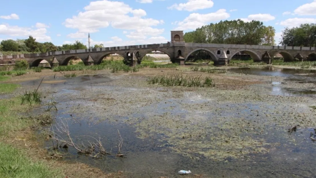 Tunca Nehri'nde su seviyesi yüzde 50 düştü