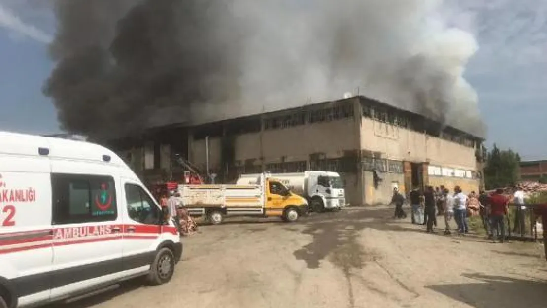 Uşak'ta Bir Fabrika Yandı