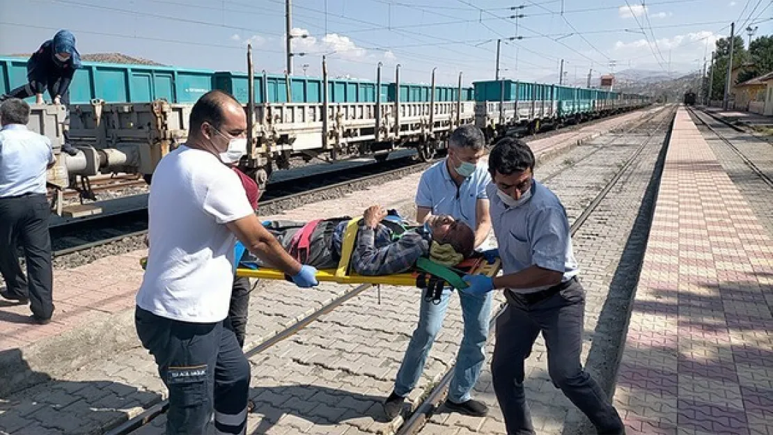 Yaralıyı yük treniyle ambulansa ulaştırdılar