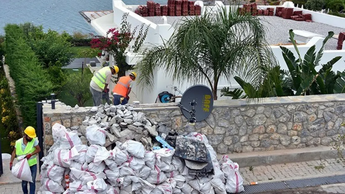 Yılmaz Özdil'in villasındaki kaçak eklentilerin yıkımı 10'uncu günde tamamlandı