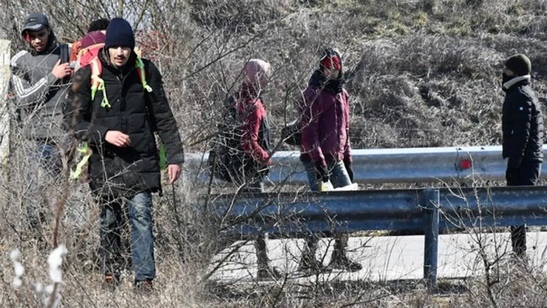 Yunanistan'a geçen göçmenler böyle görüntülendi!