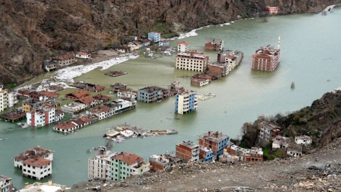 Yusufeli Barajı'nda binaların çoğu sular altında kaldı
