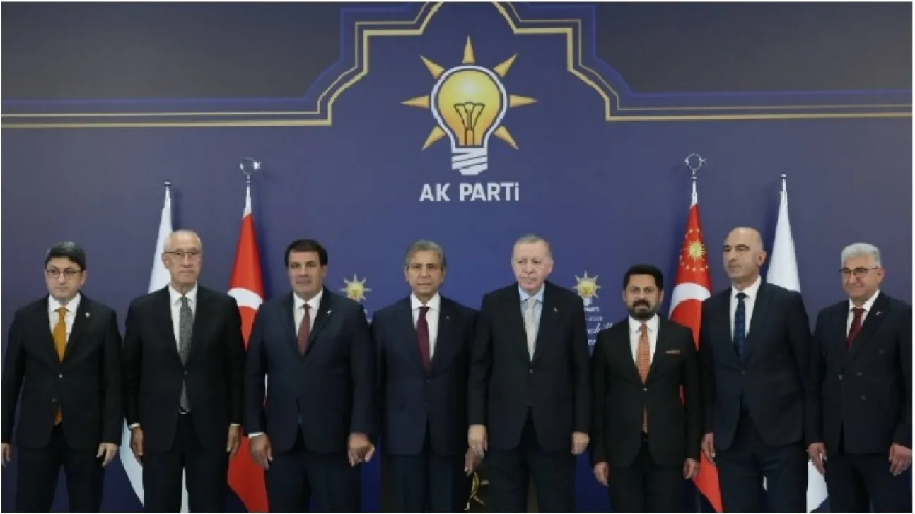 7 belediye başkanı partilerinden istifa ederek AKP'ye geçti