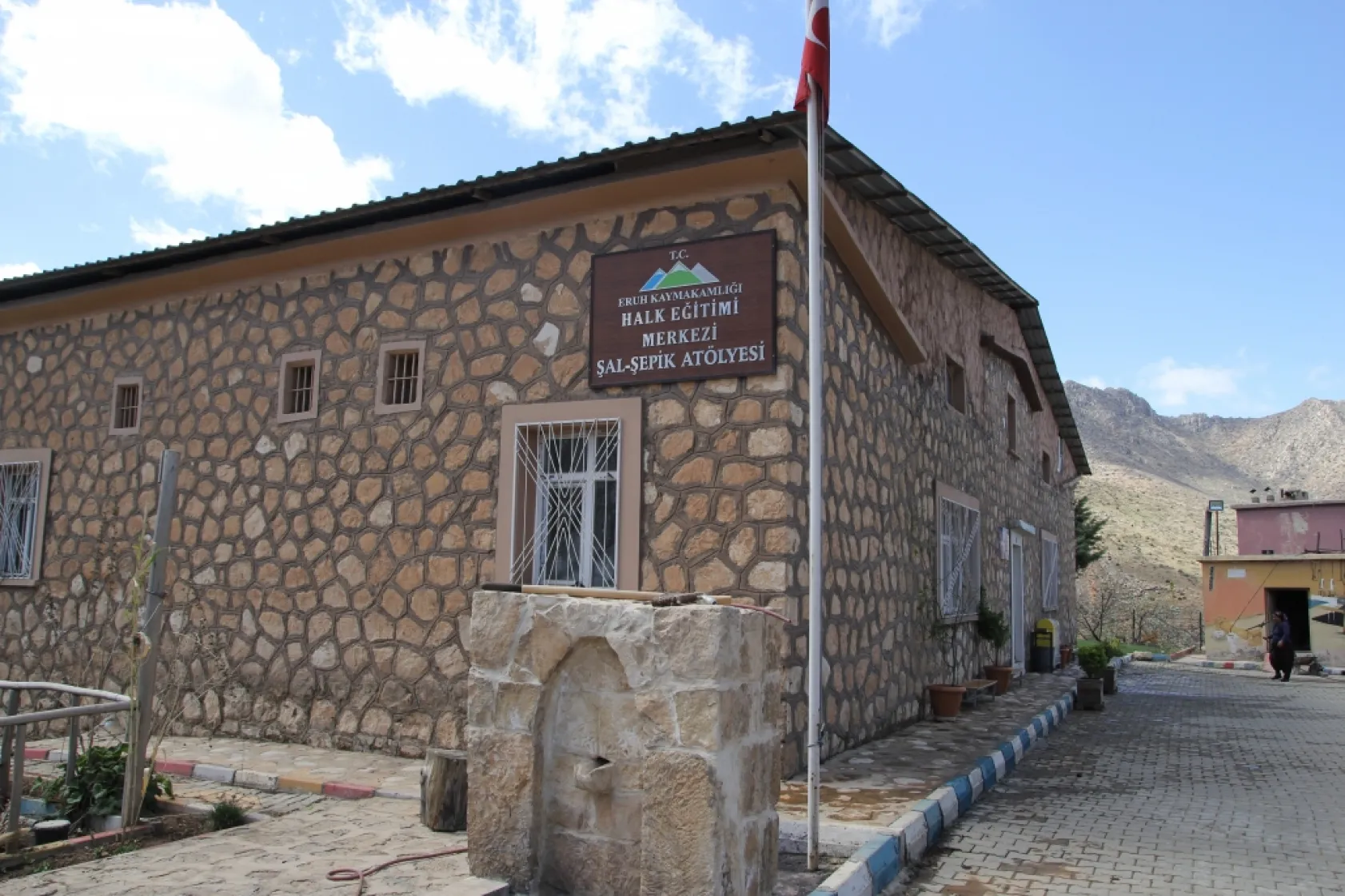 Eruh'un Şal Şepik Kumaşı Tarihe Meydan Okuyor